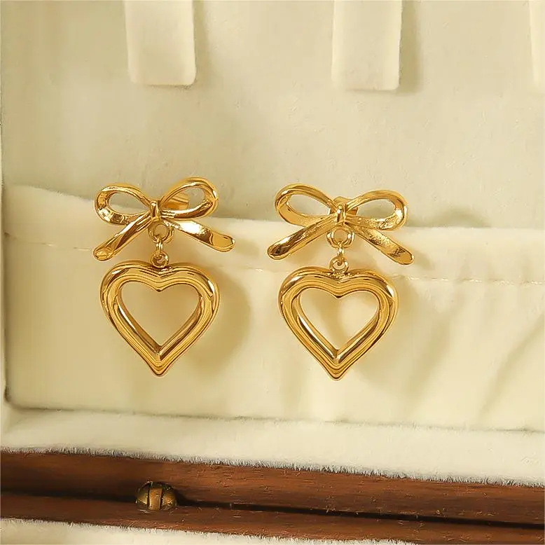 1 paar eenvoudige serie classic heart shape roestvrij staal 18K goud vergulde vrouwelijke studs h5 